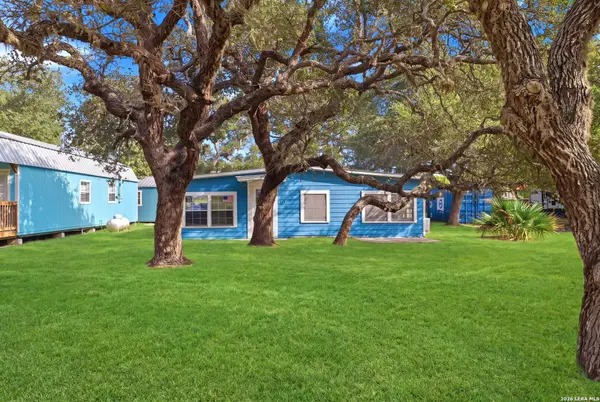 119 Palm St, Rockport, TX 78382
