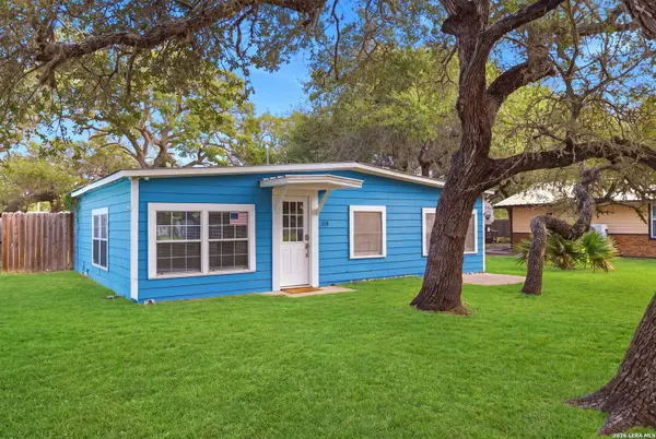 119 Palm St, Rockport, TX 78382