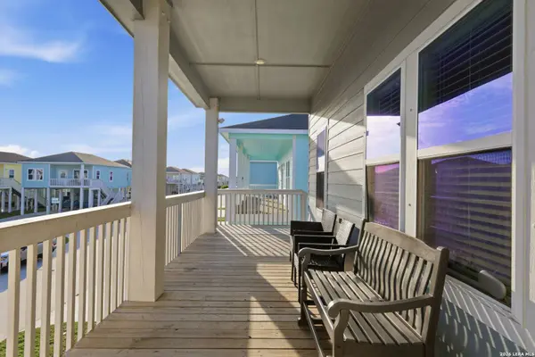 111 PARADISE DR, Rockport, TX 78382
