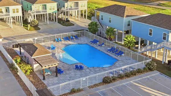 111 PARADISE DR, Rockport, TX 78382