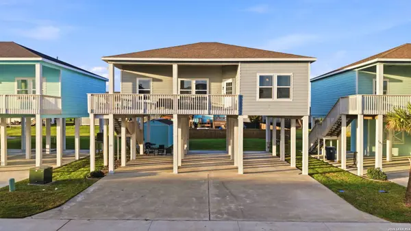111 PARADISE DR, Rockport, TX 78382
