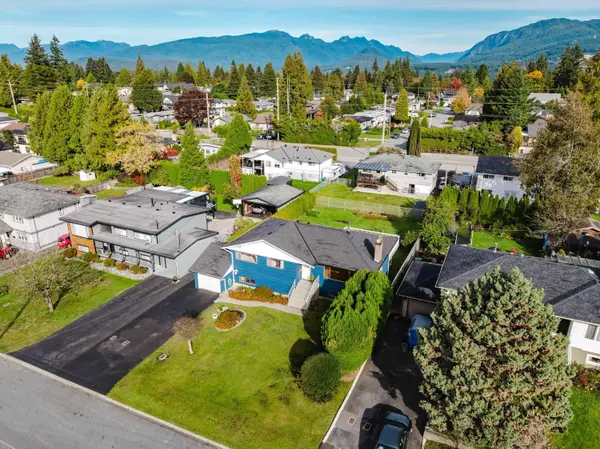 1831 Grover AVE, Coquitlam, BC V3J 3G7