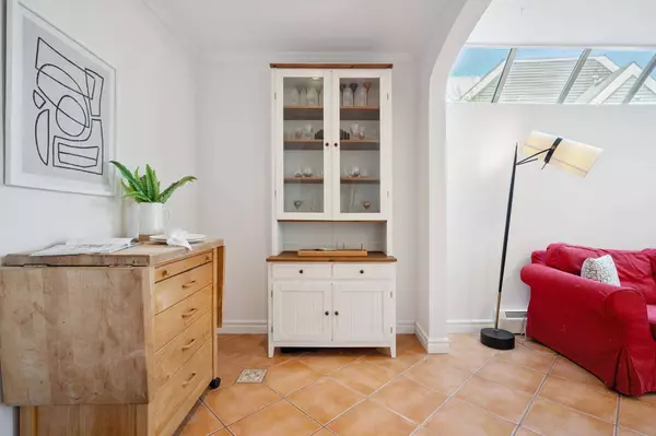 3347 Dewdney Trunk RD #2, Port Moody, BC V3H 2E4