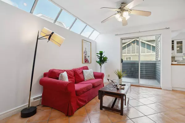 3347 Dewdney Trunk RD #2, Port Moody, BC V3H 2E4