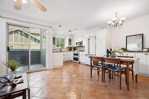 3347 Dewdney Trunk RD #2, Port Moody, BC V3H 2E4