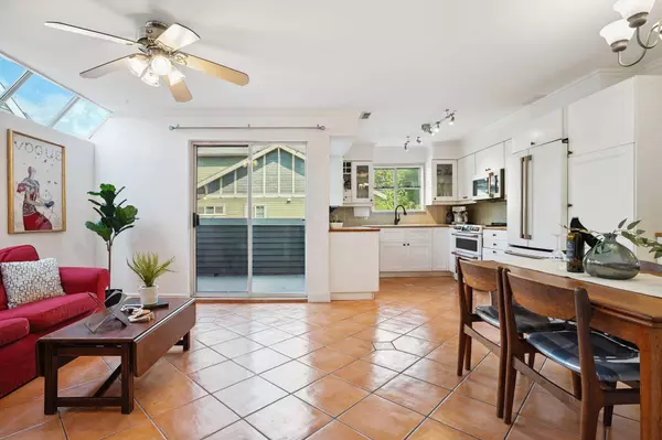 3347 Dewdney Trunk RD #2, Port Moody, BC V3H 2E4