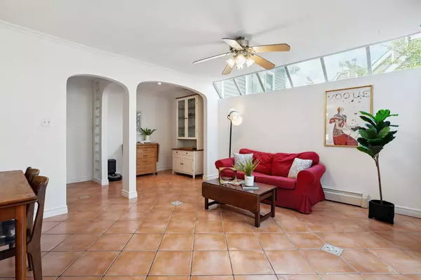 3347 Dewdney Trunk RD #2, Port Moody, BC V3H 2E4