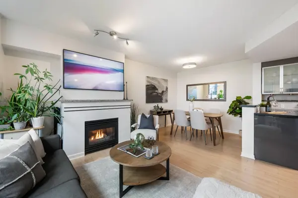 1889 Rosser AVE #TH4, Burnaby, BC V5C 6R4