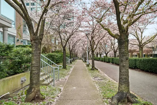 1889 Rosser AVE #TH4, Burnaby, BC V5C 6R4