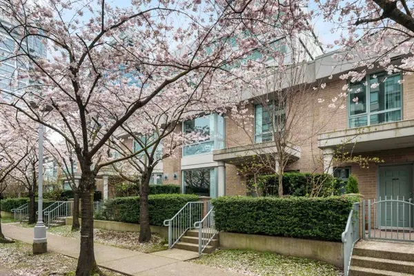 1889 Rosser AVE #TH4, Burnaby, BC V5C 6R4