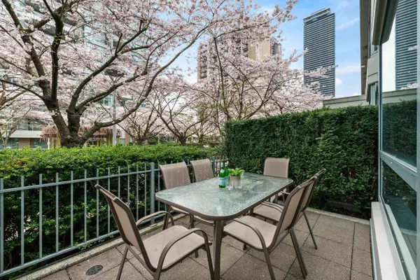 1889 Rosser AVE #TH4, Burnaby, BC V5C 6R4