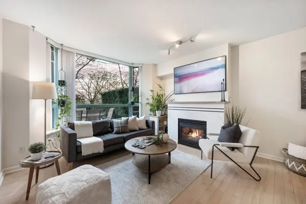 1889 Rosser AVE #TH4, Burnaby, BC V5C 6R4