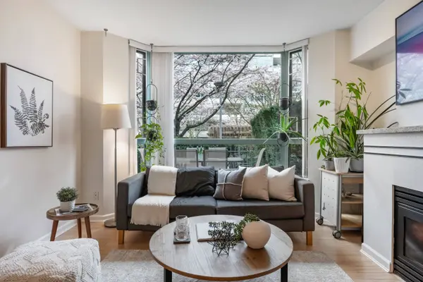 1889 Rosser AVE #TH4, Burnaby, BC V5C 6R4