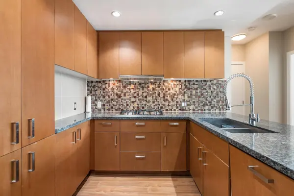 3008 Glen DR #2301, Coquitlam, BC V3B 0J5