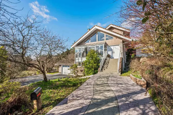 389 Metta ST, Port Moody, BC V3H 2Y6