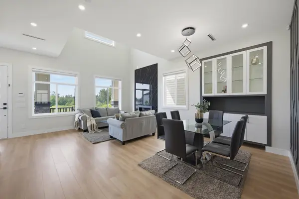 16707 15a AVE, Surrey, BC V3Z 9M4