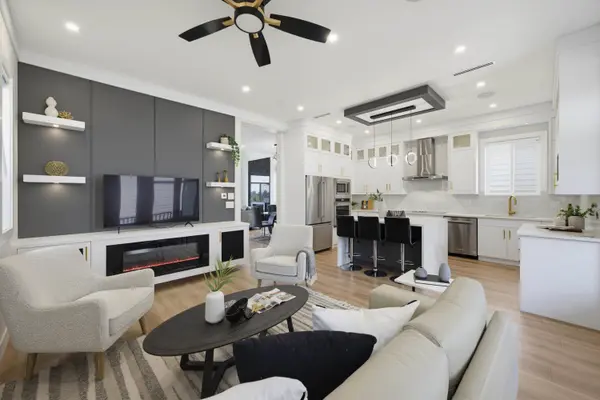 16707 15a AVE, Surrey, BC V3Z 9M4