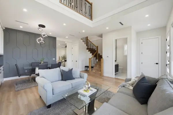 16707 15a AVE, Surrey, BC V3Z 9M4