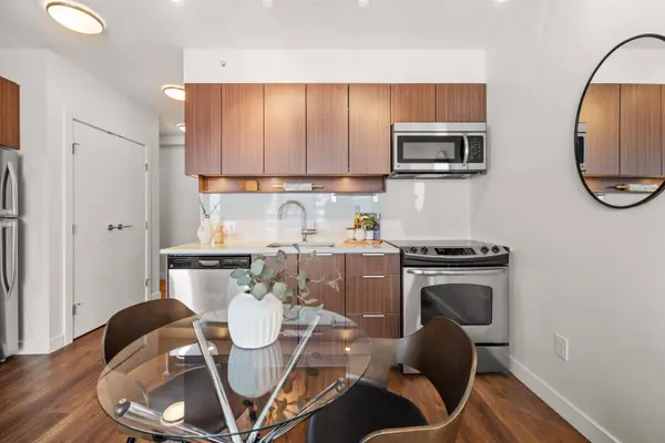 13308 Central AVE #1201, Surrey, BC V3T 0M4
