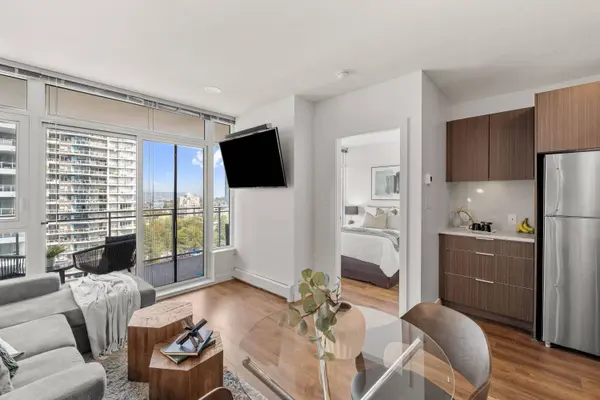13308 Central AVE #1201, Surrey, BC V3T 0M4