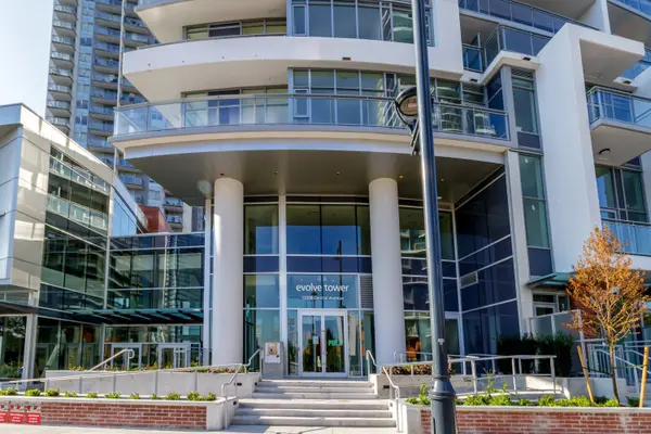 13308 Central AVE #1201, Surrey, BC V3T 0M4