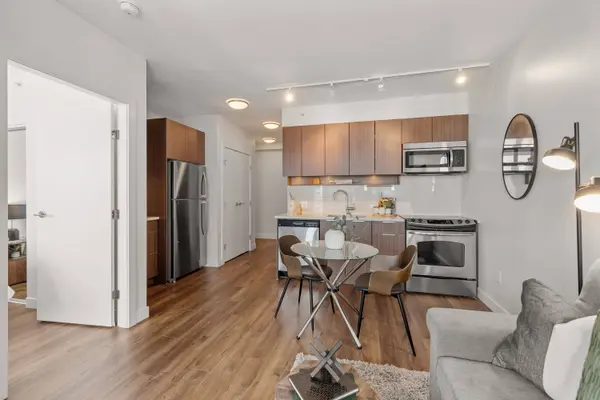 13308 Central AVE #1201, Surrey, BC V3T 0M4