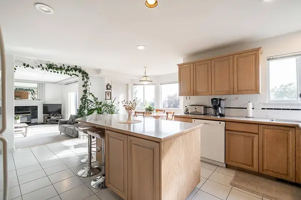 2980 Cliffrose CRES, Coquitlam, BC V3E 2T2