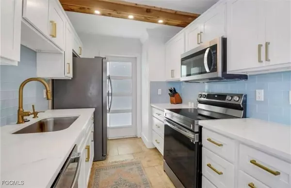 1300 Gulf Shore BLVD N #103, Naples, FL 34102