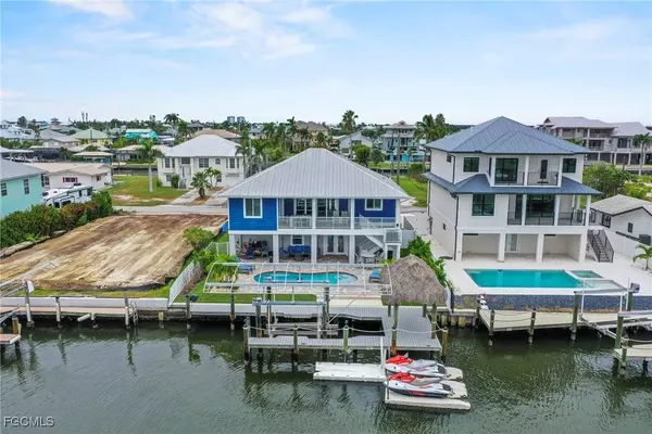 256 Ibis ST, Fort Myers Beach, FL 33931