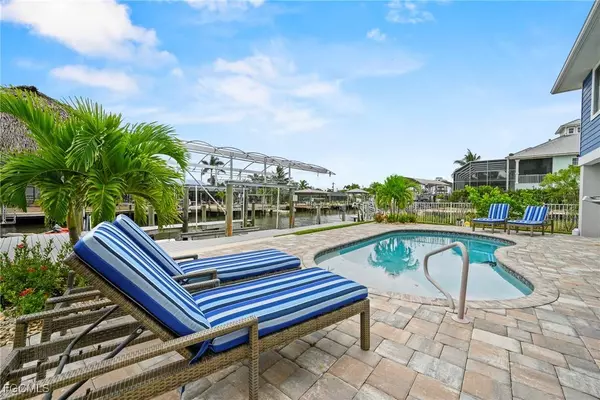 256 Ibis ST, Fort Myers Beach, FL 33931