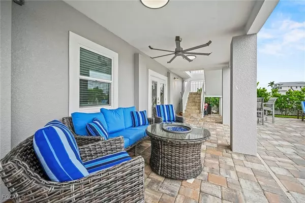 256 Ibis ST, Fort Myers Beach, FL 33931