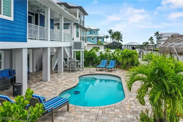 256 Ibis ST, Fort Myers Beach, FL 33931