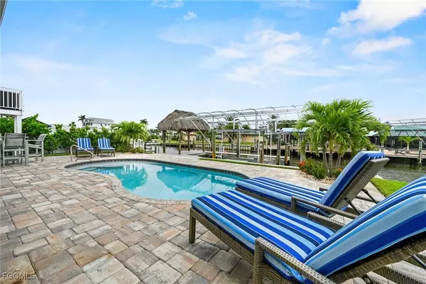 256 Ibis ST, Fort Myers Beach, FL 33931