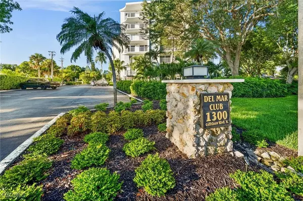 1300 Gulf Shore BLVD N #701, Naples, FL 34102