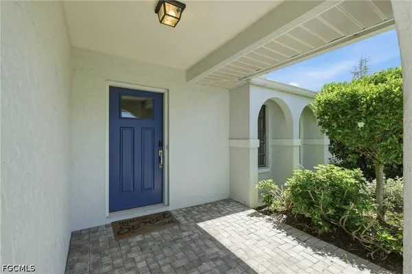 521 102nd AVE N, Naples, FL 34108