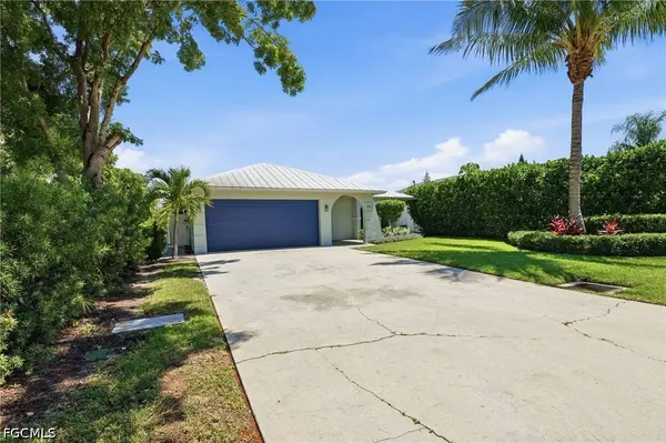 521 102nd AVE N, Naples, FL 34108