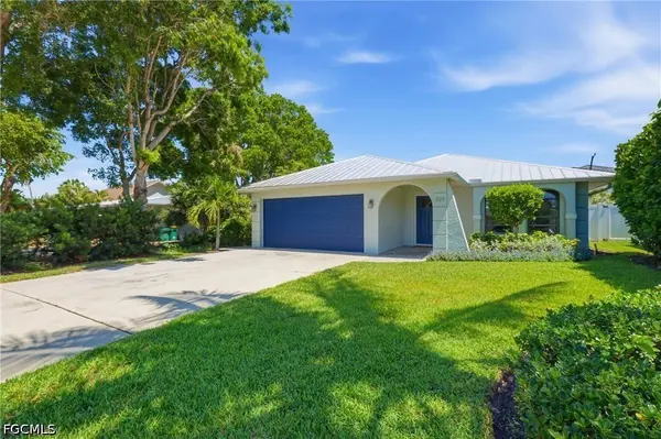 521 102nd AVE N, Naples, FL 34108