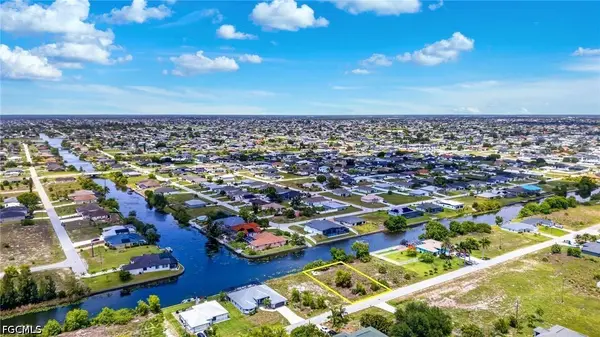 301 NW 5th TER, Cape Coral, FL 33993