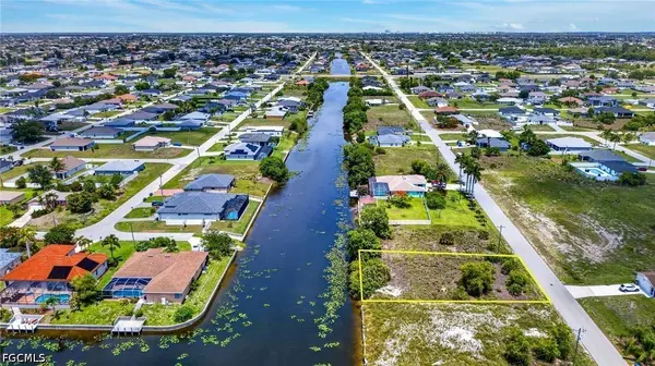 301 NW 5th TER, Cape Coral, FL 33993