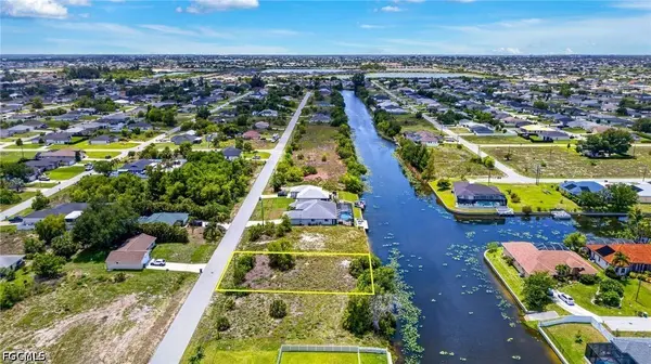 301 NW 5th TER, Cape Coral, FL 33993