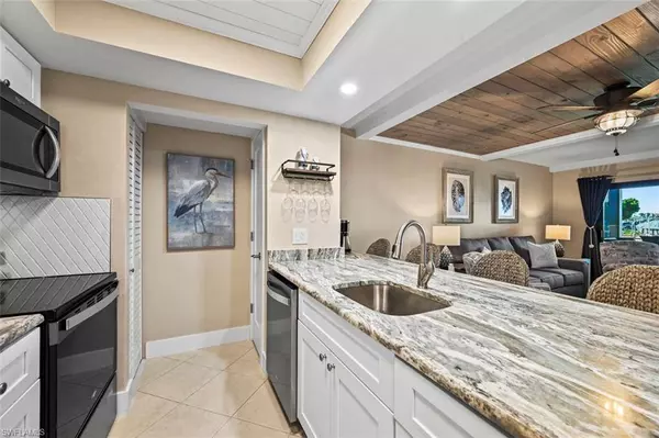 200 Lenell RD #215, Fort Myers Beach, FL 33931