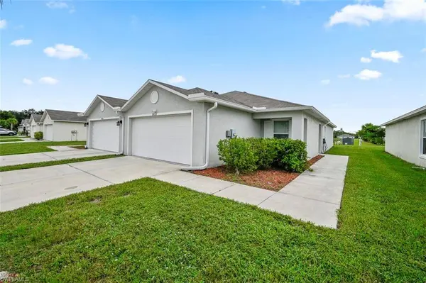 9032 Aegean CIR, Lehigh Acres, FL 33936