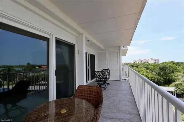 60 Pelican ST W #602, Naples, FL 34113
