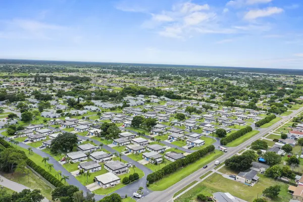 8 Tangerine Ct, Lehigh Acres, FL 33936-7217