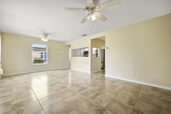 8 Tangerine Ct, Lehigh Acres, FL 33936-7217