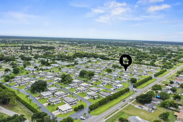 8 Tangerine Ct, Lehigh Acres, FL 33936-7217