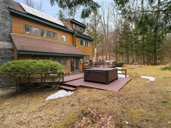 42 Roaring Brook Rd RD, Killington, VT 05751