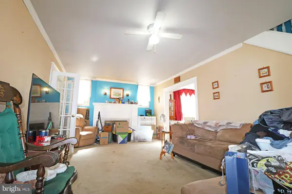 1402 MAIN ST, Darby, PA 19023