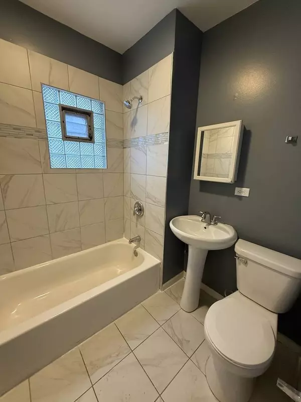 3616 N Kedzie AVE #1, Chicago, IL 60618