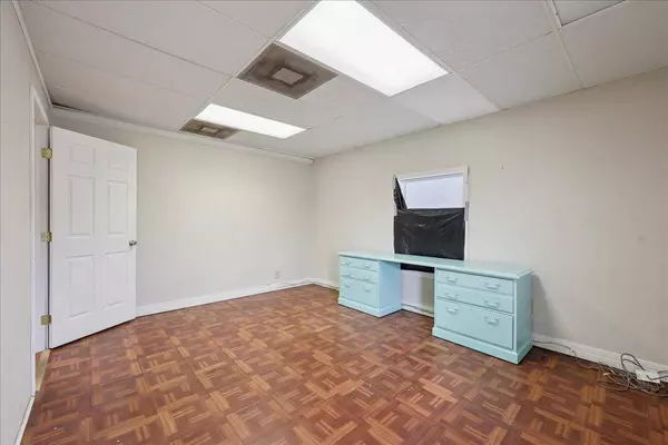 203 N 14th, Nederland, TX 77627